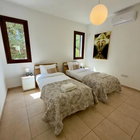 Cypress Aura - Spacious 4br With Private Pool Protaras